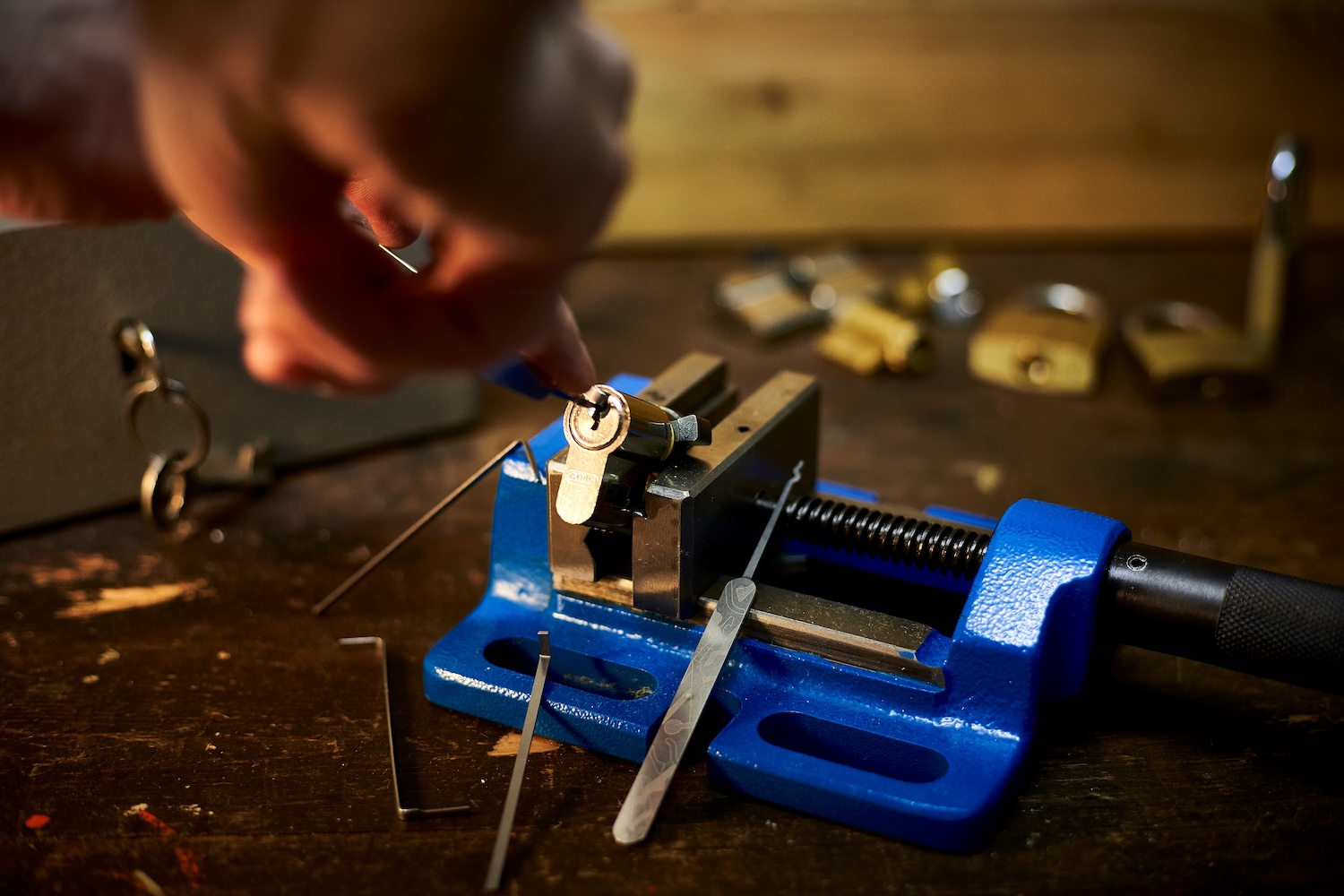 Verwendung von Lockpicking Werkzeuge